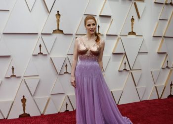 Stars bring color, glitter and some skin to Oscars red carpet