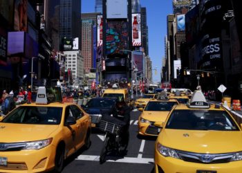 Uber expands on taxi strategy by adding New York City’s yellow cabs to app