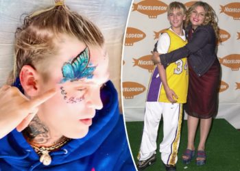 Aaron Carter shows off giant face tattoo in honor of late sister