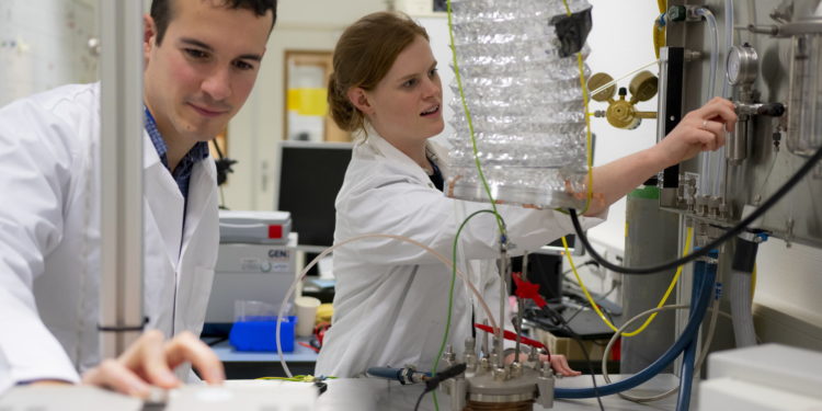 Building an experimental payload to make oxygen on the moon