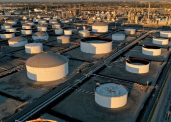 Oil drops 2% amid Russia-Ukraine peace talks, China lockdowns