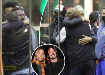 Dave Grohl, bandmates return after Taylor Hawkins' death