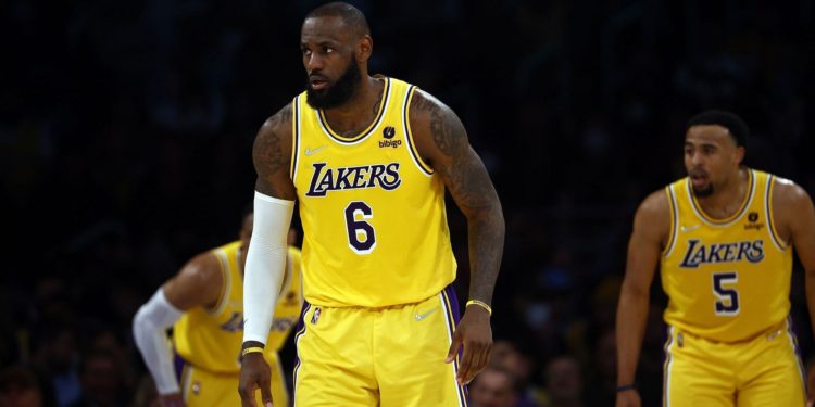 Toronto Raptors vs. LA Lakers: LeBron James looks for the ball.