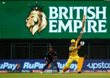 MS Dhoni batting against KKR. Pic IPLT20.COM
