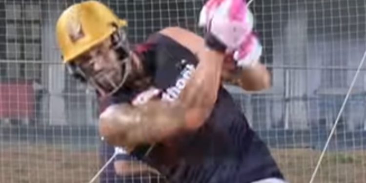 Du Plessis was hitting most of the deliveries from the middle of his bat