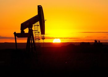 Photo taken August 21, 2013 shows an oil well near Tioga, North Dakota. AFP PHOTO / Karen BLEIER        (Photo credit should read KAREN BLEIER/AFP via Getty Images)