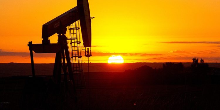 Photo taken August 21, 2013 shows an oil well near Tioga, North Dakota. AFP PHOTO / Karen BLEIER        (Photo credit should read KAREN BLEIER/AFP via Getty Images)