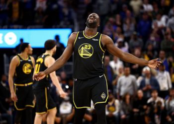 Phoenix Suns vs. Golden State Warriors: Draymond Green reacting to a call