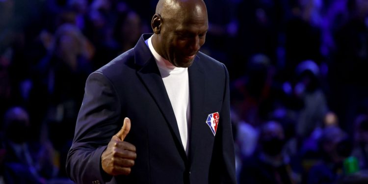 2022 NBA All-Star Game: Michael Jordan reacts to being introduced to NBA All 75.