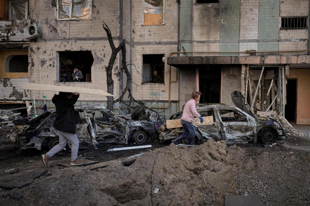 Ukraine retakes key Kyiv suburb; battle for Mariupol rages – Avisionews