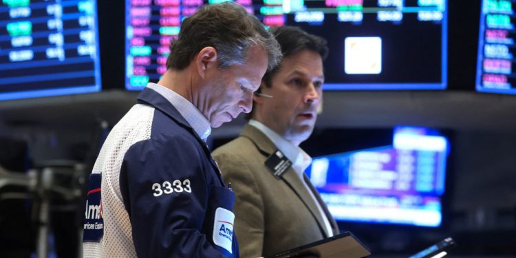 Global equities rise, gold falls after Russia avoids default