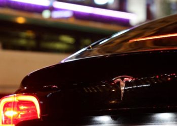 Paris taxi driver files lawsuit against Tesla after fatal crash