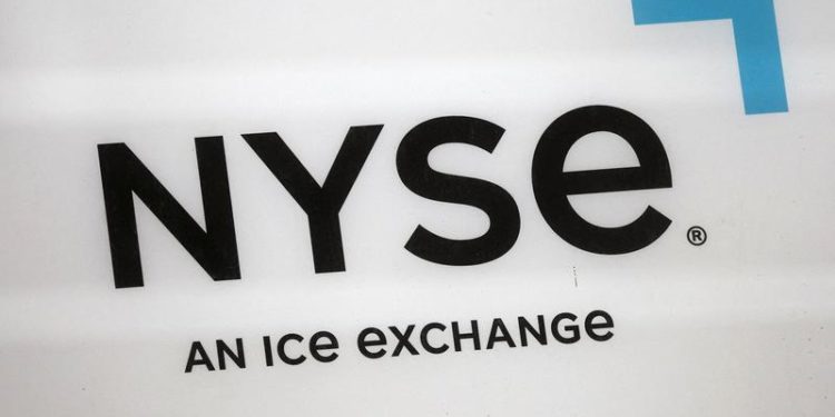 Wall Street gains, with tech, growth shares in the lead