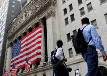 Analysis-U.S. Treasuries yield curve flashes red to investors