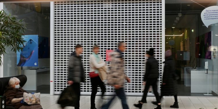Analysis: Russian workers face new reality as Ukraine war sanctions sap job prospects
