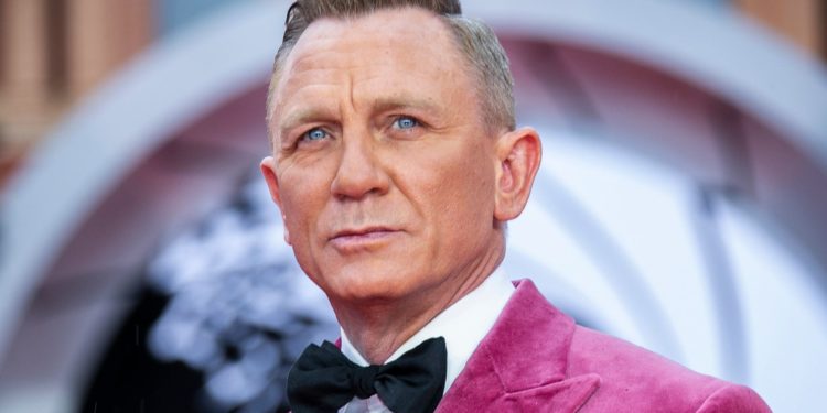 COVID-19 Temporarily Stops Daniel Craig's Return To Broadway