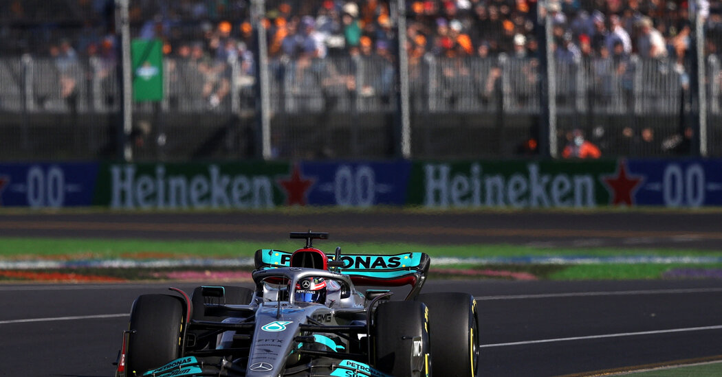 For Mercedes, A Rare Position in Formula 1: Playing Catch-up