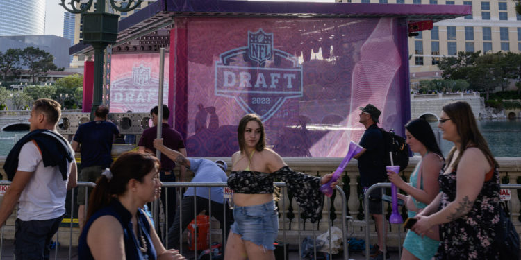How the N.F.L Learned to Like Las Vegas, Host of the Draft