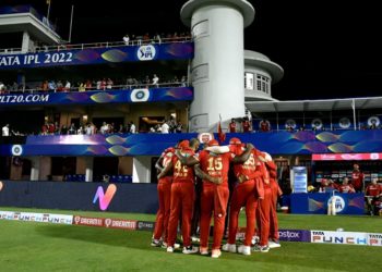 Punjab Kings players in a huddle. Pic: IPLT20.COM