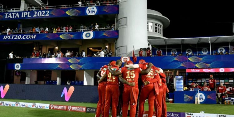 Punjab Kings players in a huddle. Pic: IPLT20.COM