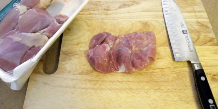 In food safety study, 25% of participants contaminated salad with raw chicken