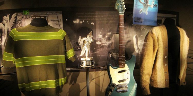 Kurt Cobain’s blue guitar in Nirvana’s ‘Smells Like Teen Spirit’ video to be sold at auction