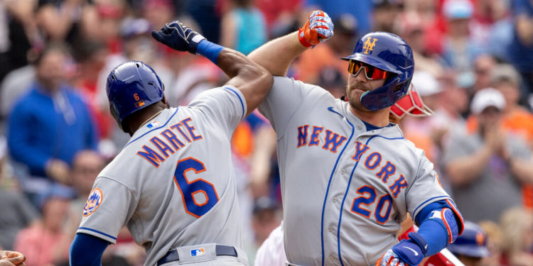 Mets Build a Big Lead and then Hang On for Win Over Phillies
