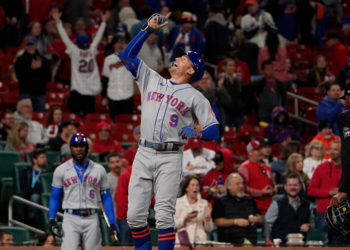 Mets Stun Cardinals With a Wild Ninth Inning Comeback