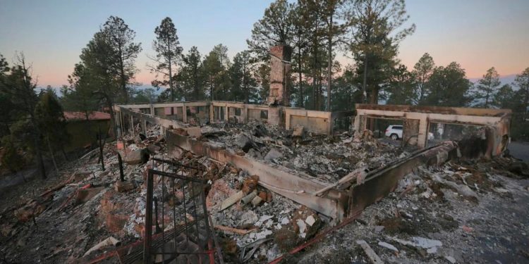 New Mexico village seeks prayers as deadly wildfire rages