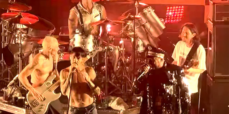 Watch Red Hot Chili Peppers, George Clinton Play ‘Give It Away'
