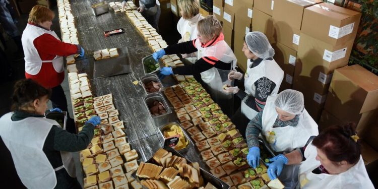 Employees of a local restaurants together with the World Central Kitchen organistion prepare sandwiches for refugees and Ukrainian Territorial Defense Forces in western Ukrainian city of Lviv on April 1, 2022. (Photo by Yuriy Dyachyshyn / AFP) (Photo by YURIY DYACHYSHYN/AFP via Getty Images)