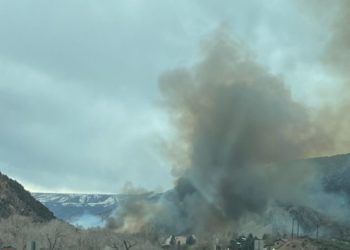 Wildfire along I-70 shuts down roadway between Glenwood Canyon and Gypsum