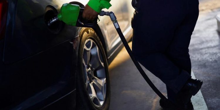 Mexico suspends gasoline subsidy as U.S. drivers cross border for deals