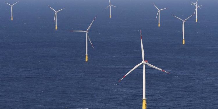 Investors urge governments not to ditch climate for energy security