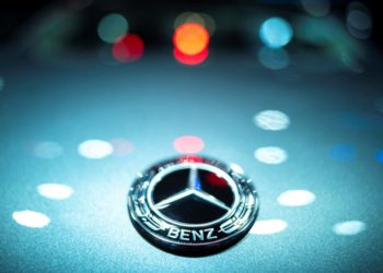 Mercedes-Benz to halve CO2 emissions by 2030