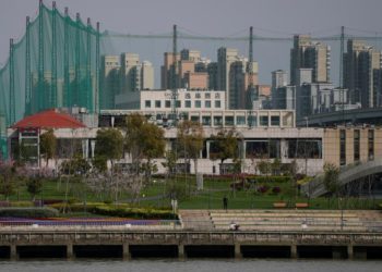 Some Chinese state banks will cut deposit rates on Monday – sources