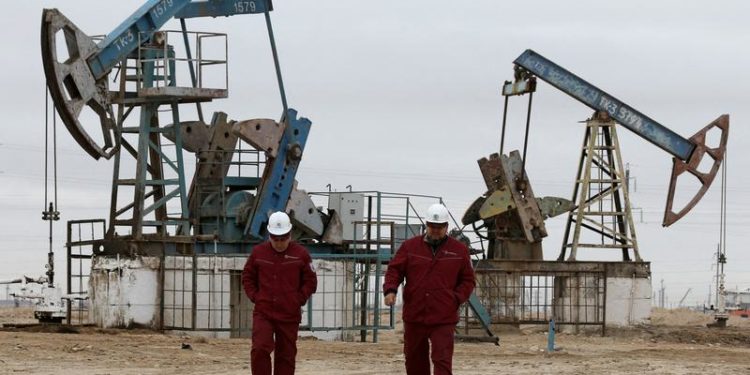 Oil prices dip as dollar soars, U.S. crude stocks edge higher
