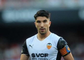 Valencia release Carlos Soler statement amid reports of Barcelona deal