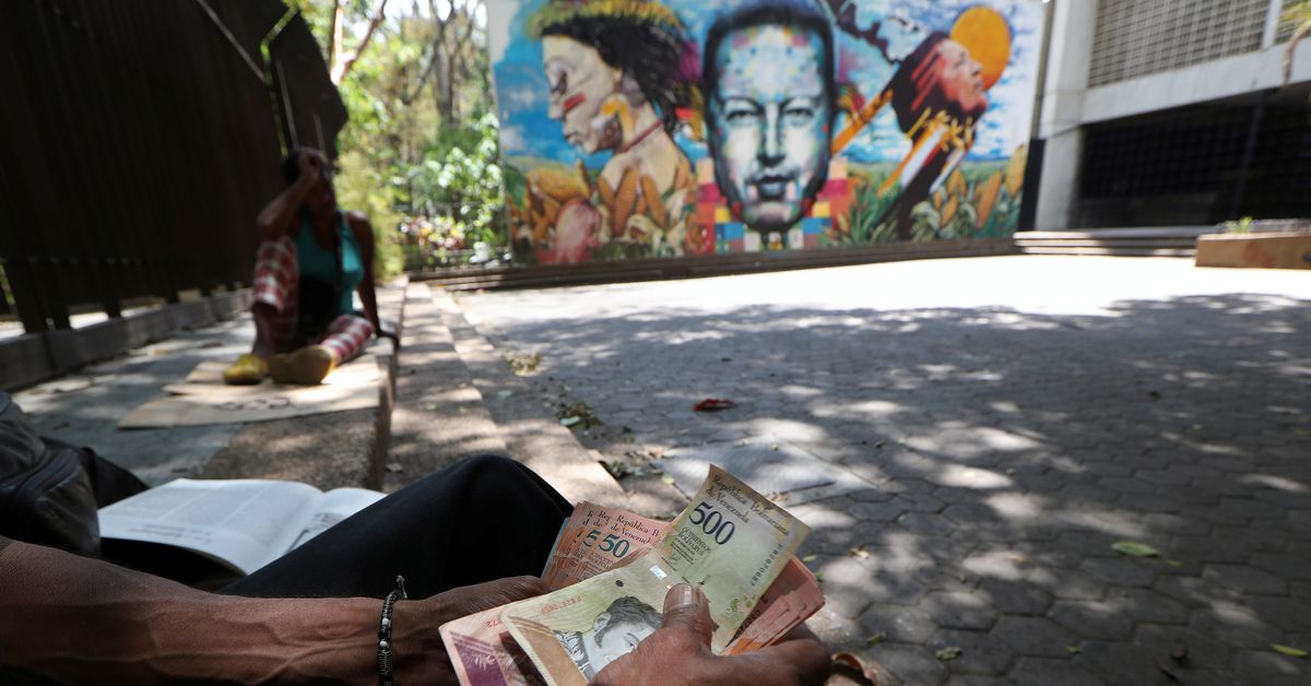 In Venezuela, inflation and dollarization deepen schism between private and state employees