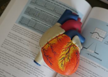 A new approach to medical guidelines, taking inspiration from Wikipedia
