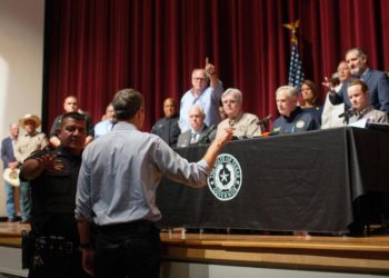 Beto O’Rourke interrupts briefing, echoing U.S. debate on guns