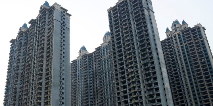 EXCLUSIVE Evergrande discussing staggered payments, debt-to-equity swaps for $19 bln offshore bonds-sources