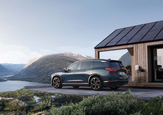 China’s EV darling Nio turns to Hong Kong and Singapore amid US delisting risk – TechCrunch