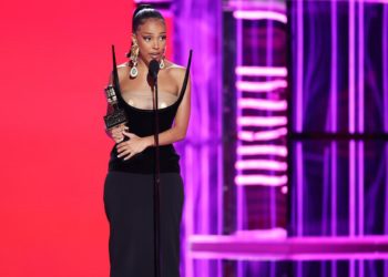 Doja Cat needed that one sip and puff before accepting her Billboard Music Award
