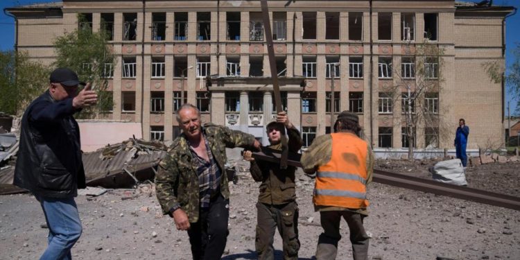 Dozens feared dead in bombing of Ukrainian school – The Denver Post