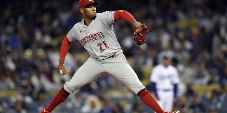 Cincinnati Reds v Los Angeles Dodgers