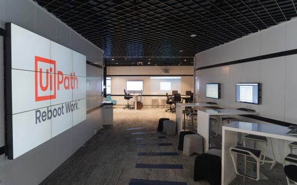 Getting to the bottom of UiPath’s plunging valuation – TechCrunch