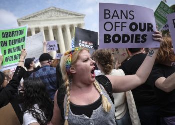 WASHINGTON, DC - MAY 03: Pro-choice and anti-abortion activists confront one another in front of the U.S. Supreme Court Building on May 03, 2022 in Washington, DC. In a leaked initial draft majority opinion obtained by Politico and authenticated by Chief Justice John Roberts, Supreme Court Justice Samuel Alito wrote that the cases Roe v. Wade and Planned Parenthood of Southeastern Pennsylvania v. Casey should be overturned, which would end federal protection of abortion rights across the country. (Photo by Win McNamee/Getty Images)