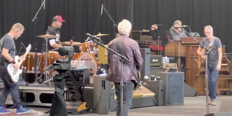Josh Klinghoffer and Fan Fill in on Drums at Pearl Jam Concert