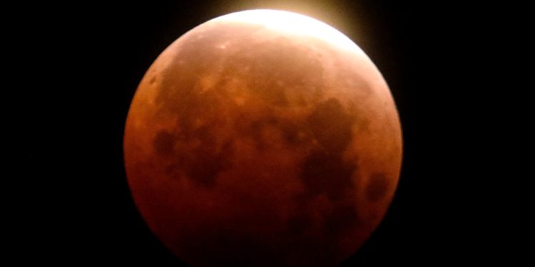 Total Lunar Eclipse 'For The Americas' Will Turn The Moon Blood Red